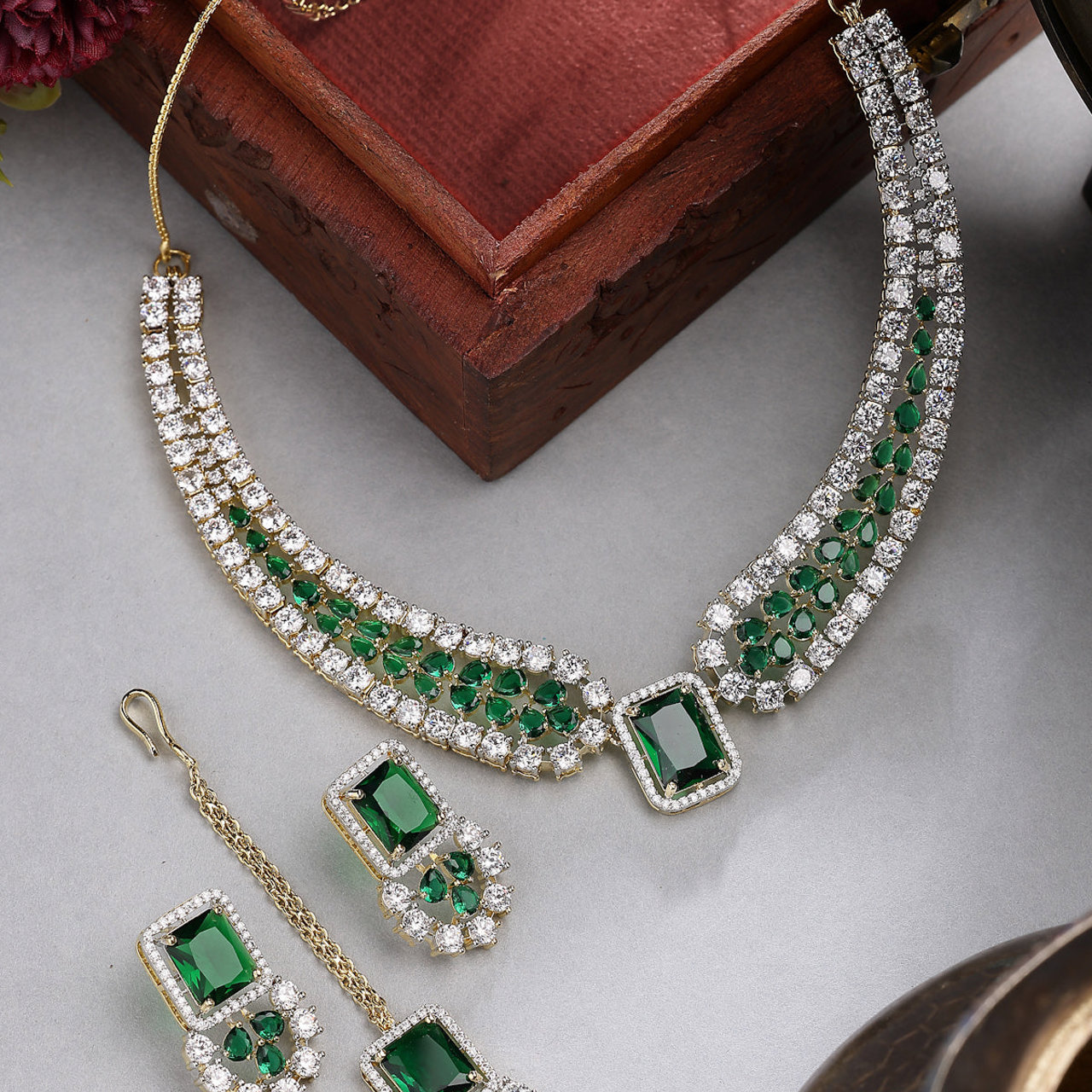 Sukkhi Wedding Collection Gold Plated Cubic Zirconia Studded Brass Emerald Green Collar Necklace & Studs Earring & Maangtikka Jewellery Set for Women
